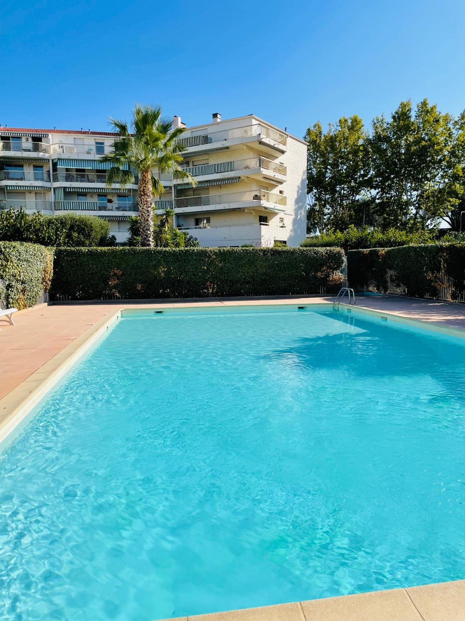 Studio De Standing Climatise, Avec Piscine, Proche De La Mer Fréjus Εξωτερικό φωτογραφία